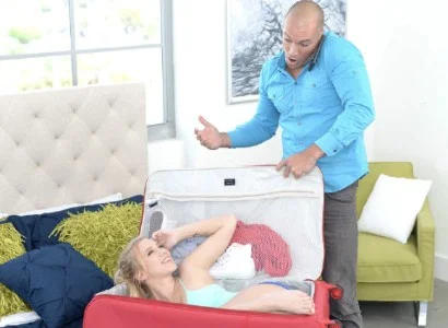 Món quà bất ngờ bên trong vali